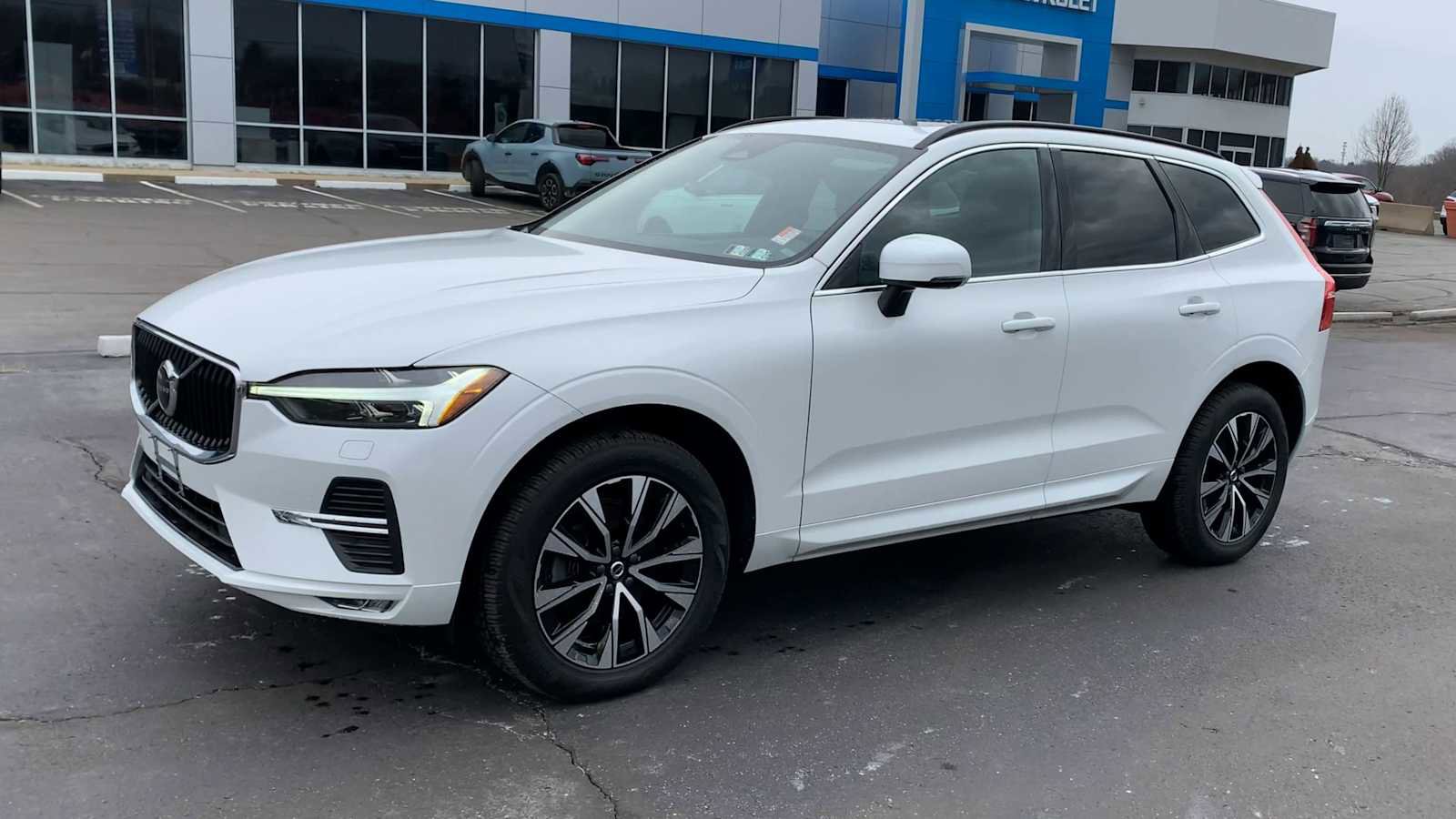 Used 2023 Volvo XC60 B5 Core image 4