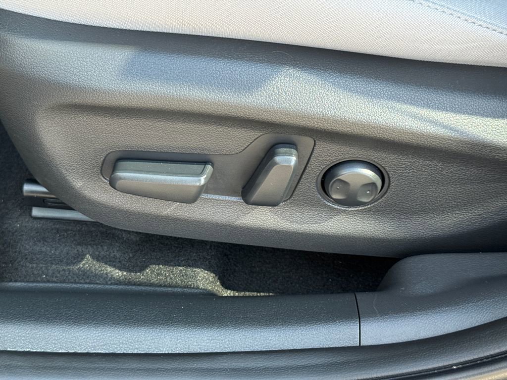 Used 2023 Hyundai Kona SE w/ Cargo Package image 27