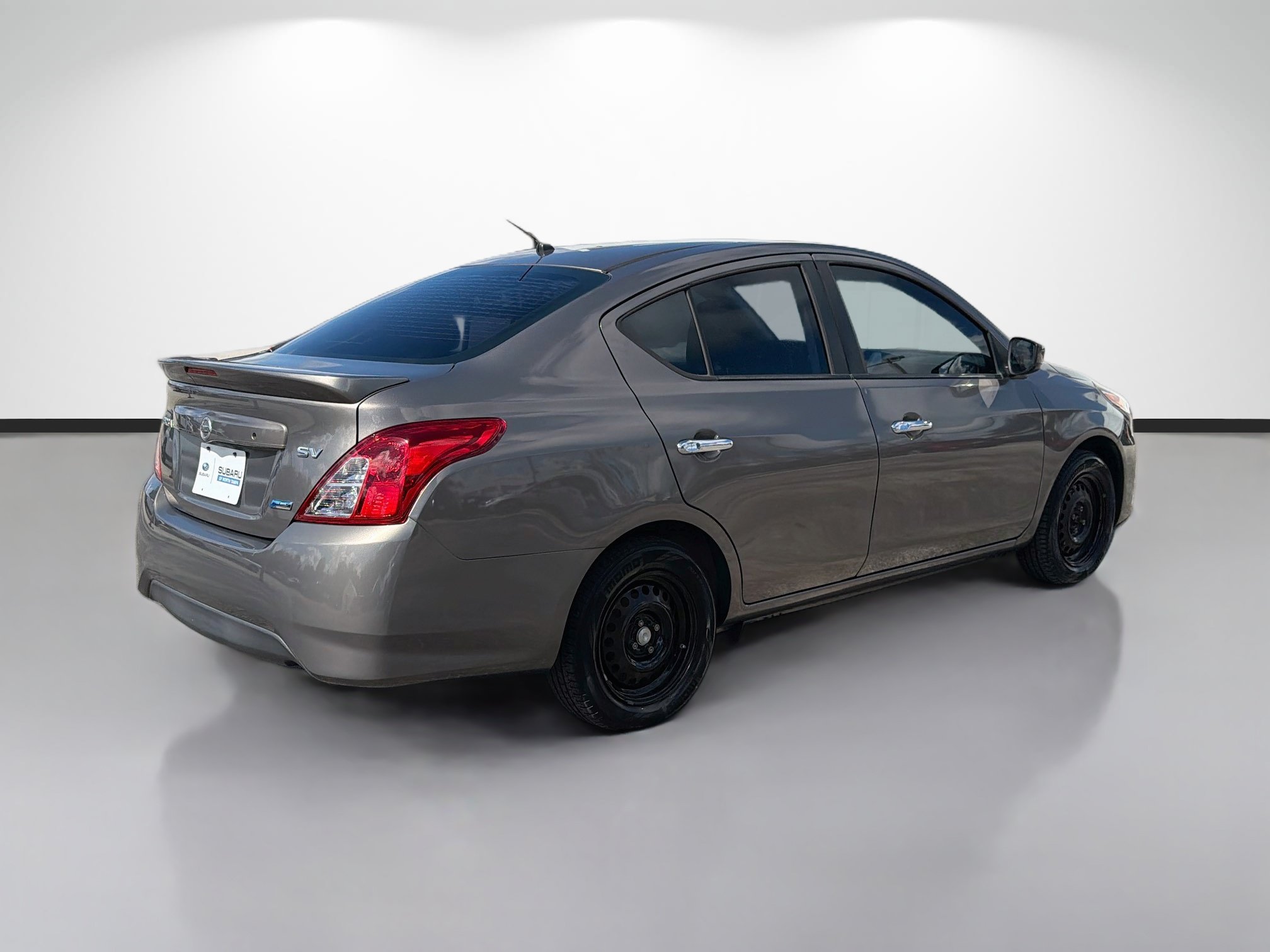 Used 2015 Nissan Versa SV FWD image 3