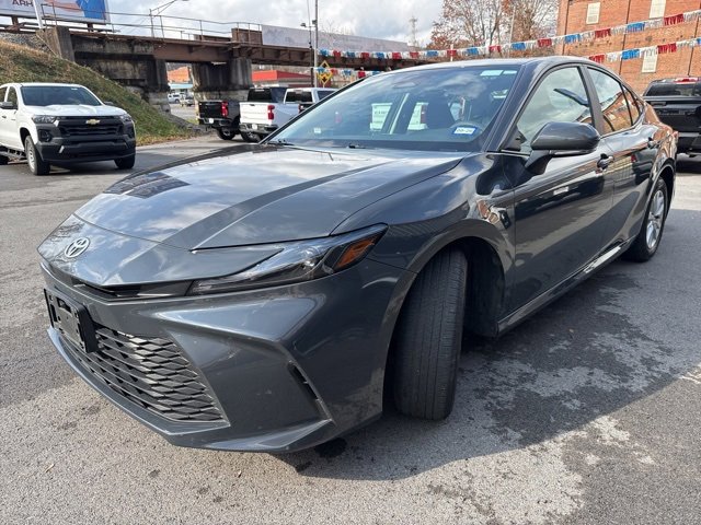 Used 2025 Toyota Camry LE image 5
