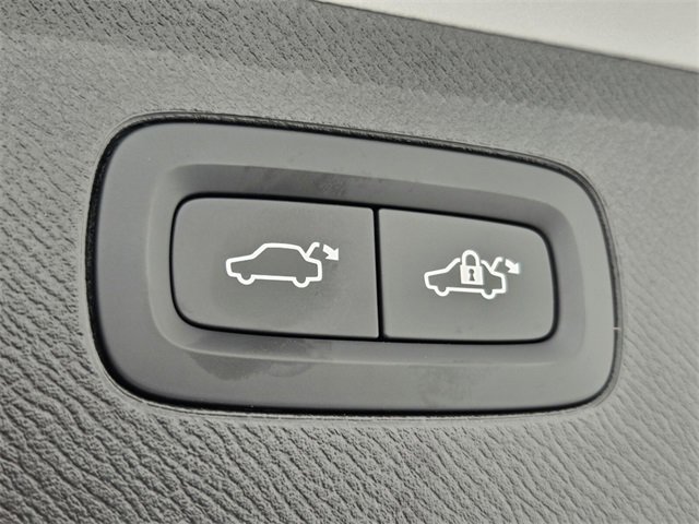 Certified 2025 Volvo XC90 B5 Plus image 21