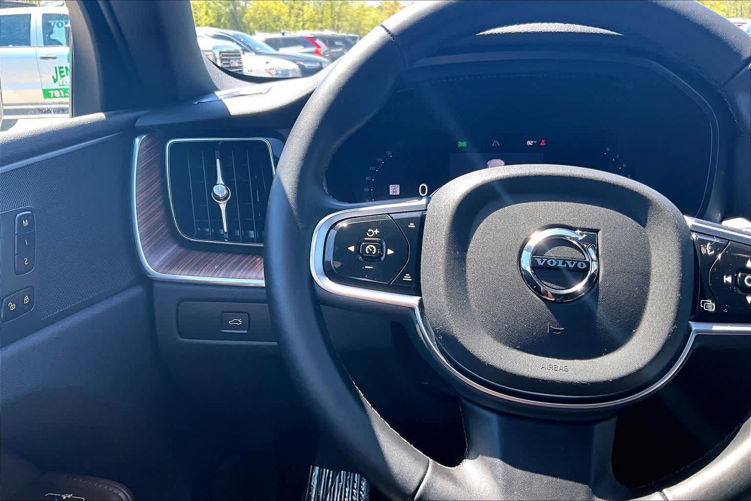 Used 2025 Volvo XC60 B5 Plus AWD/4WD image 24