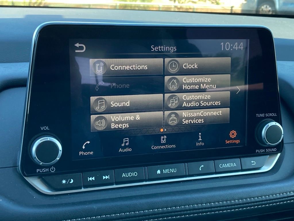 Used 2025 Nissan Rogue SV image 21