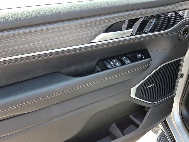 Used 2024 Jeep Wagoneer L Series II w/ Premium Group I image 12