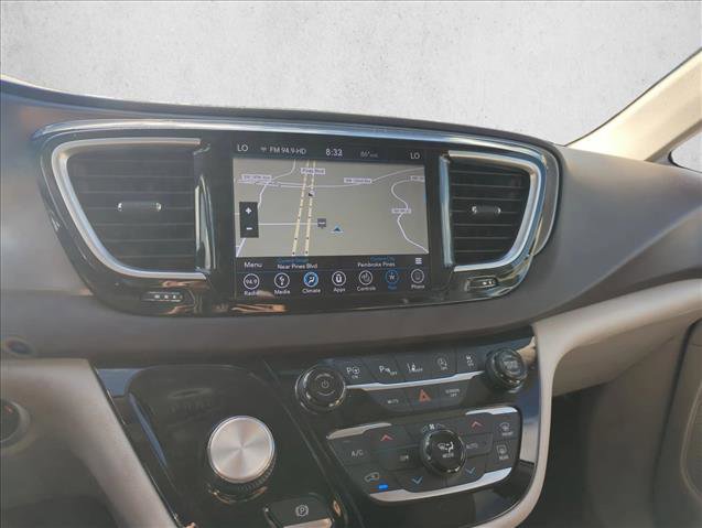 Used 2019 Chrysler Pacifica Touring-L Plus w/ Advanced Safetytec Group image 8