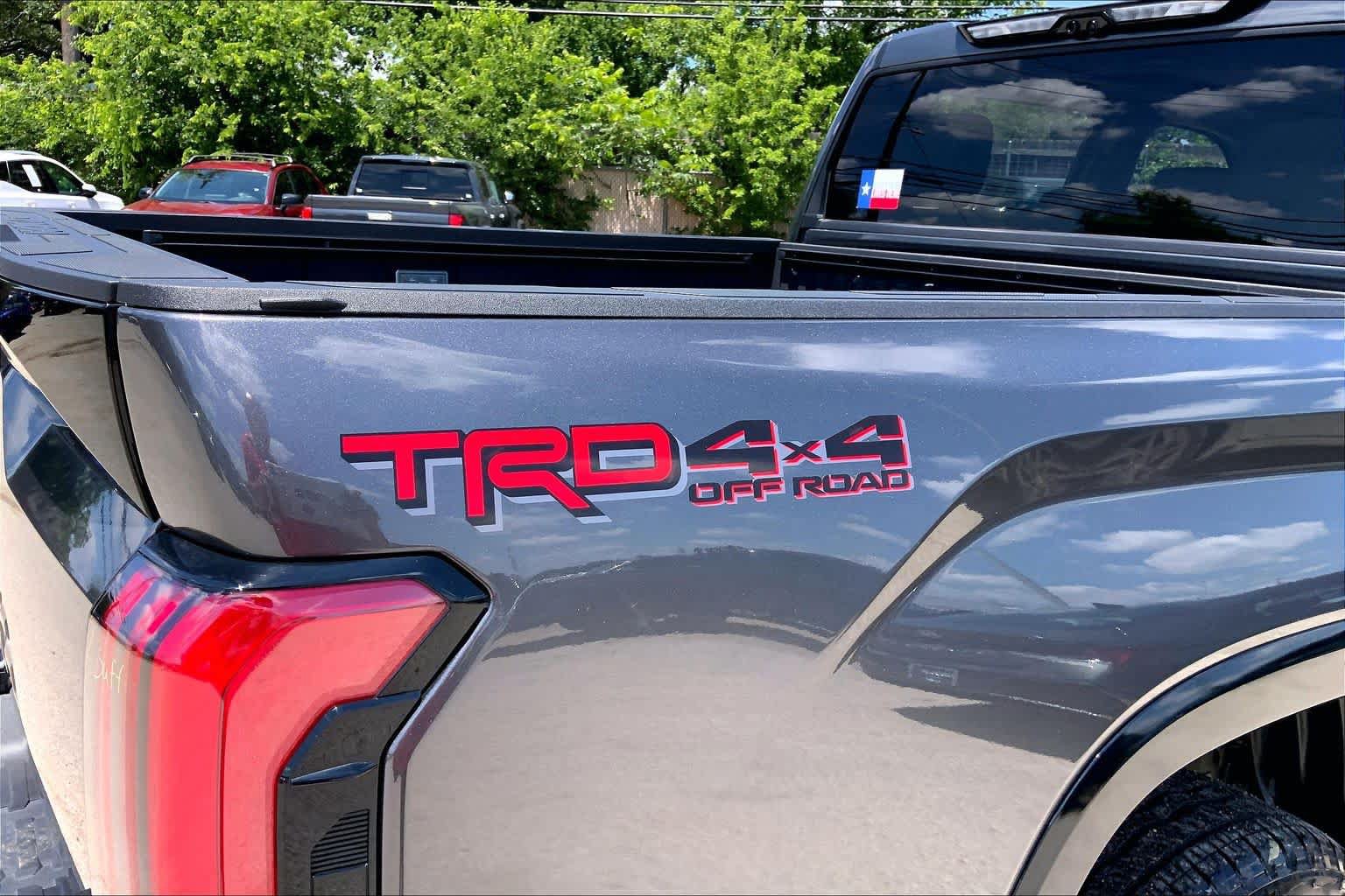 Used 2025 Toyota Tundra Platinum w/ TRD Off-Road Package AWD/4WD image 10