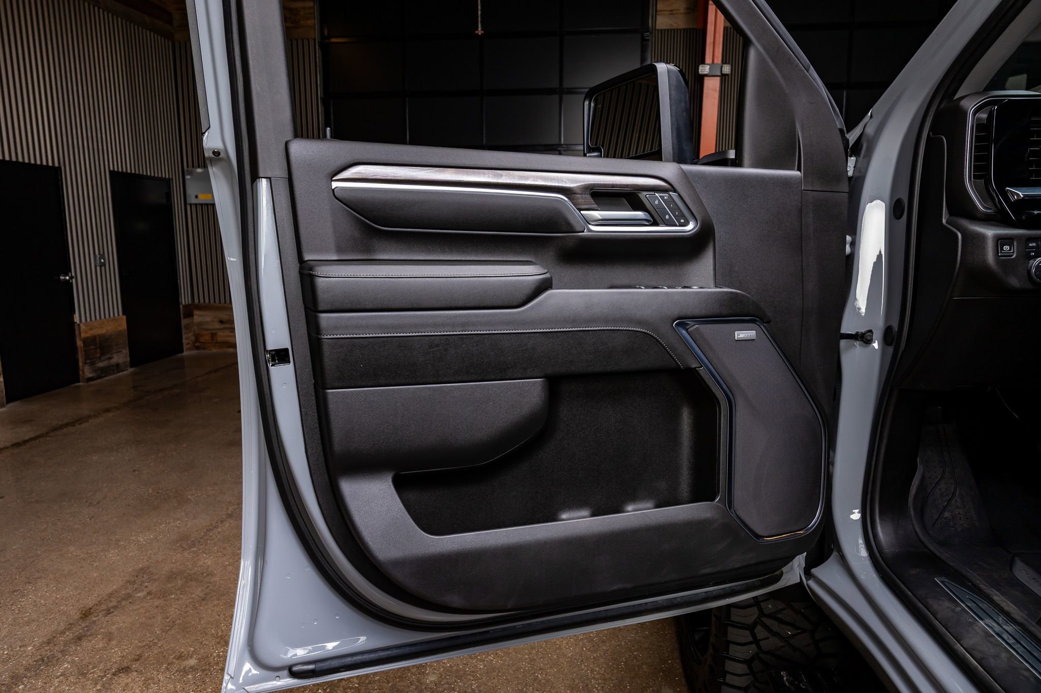 Used 2024 Chevrolet Silverado 2500 LTZ w/ LTZ Plus Package image 36