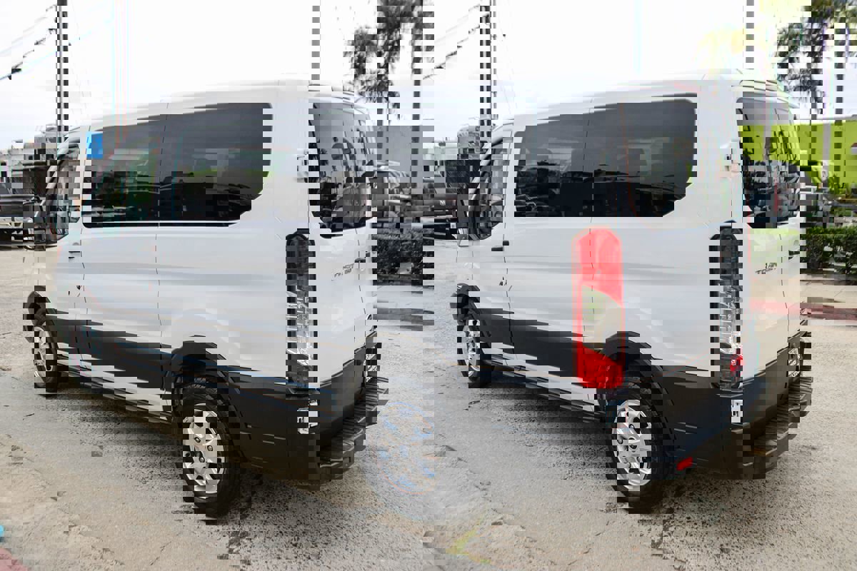 Used 2019 Ford Transit 150 XLT image 3