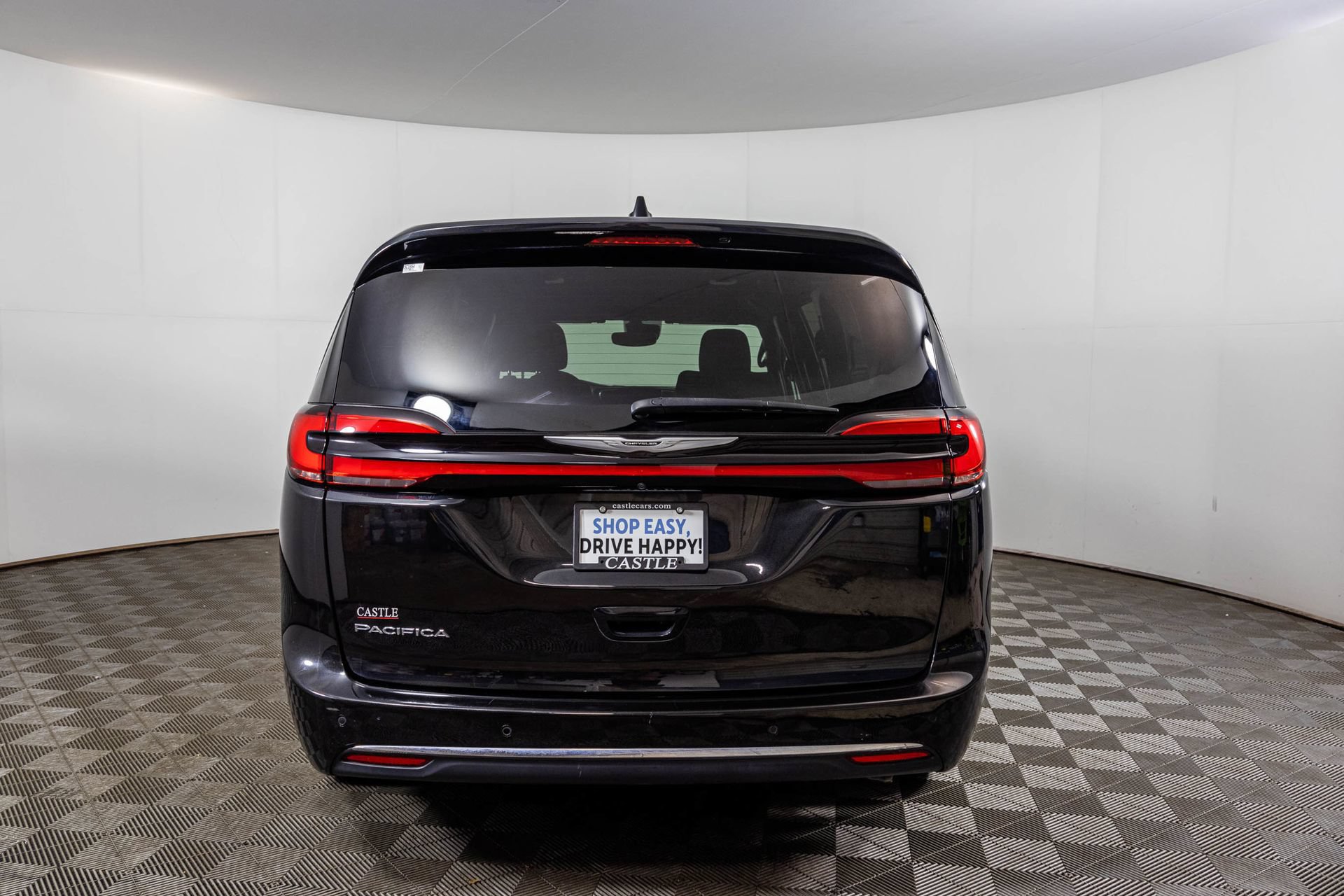 Used 2023 Chrysler Pacifica Touring FWD image 16