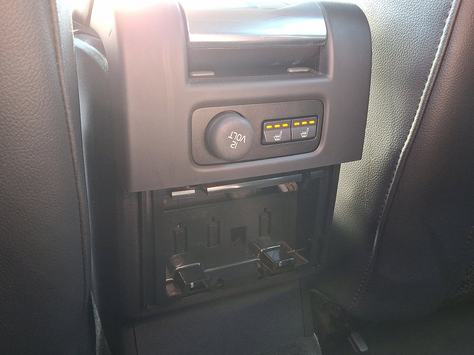 Used 2016 Volvo XC70 T5 Platinum w/ Climate Package image 12