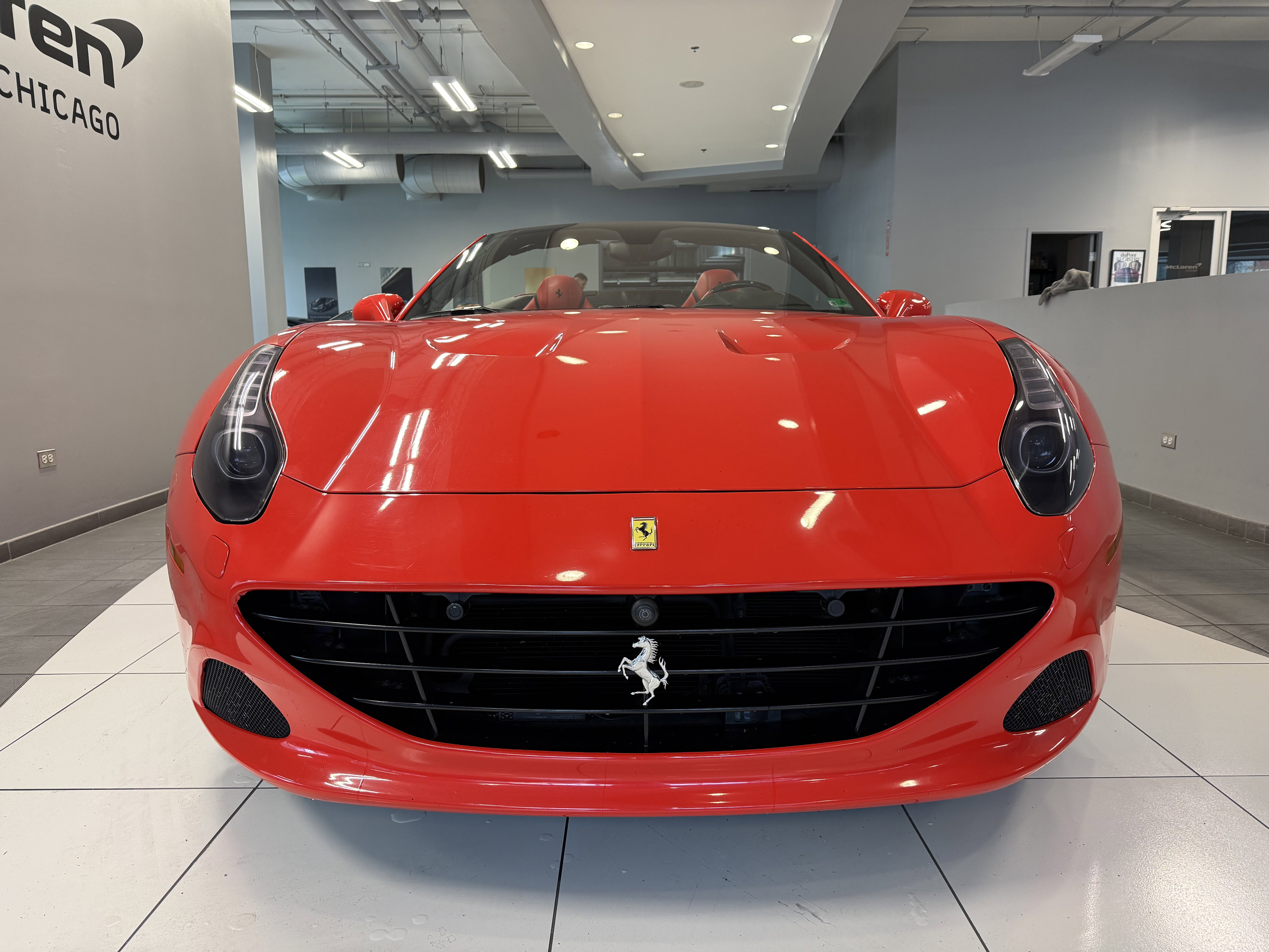 Used 2016 Ferrari California T image 6
