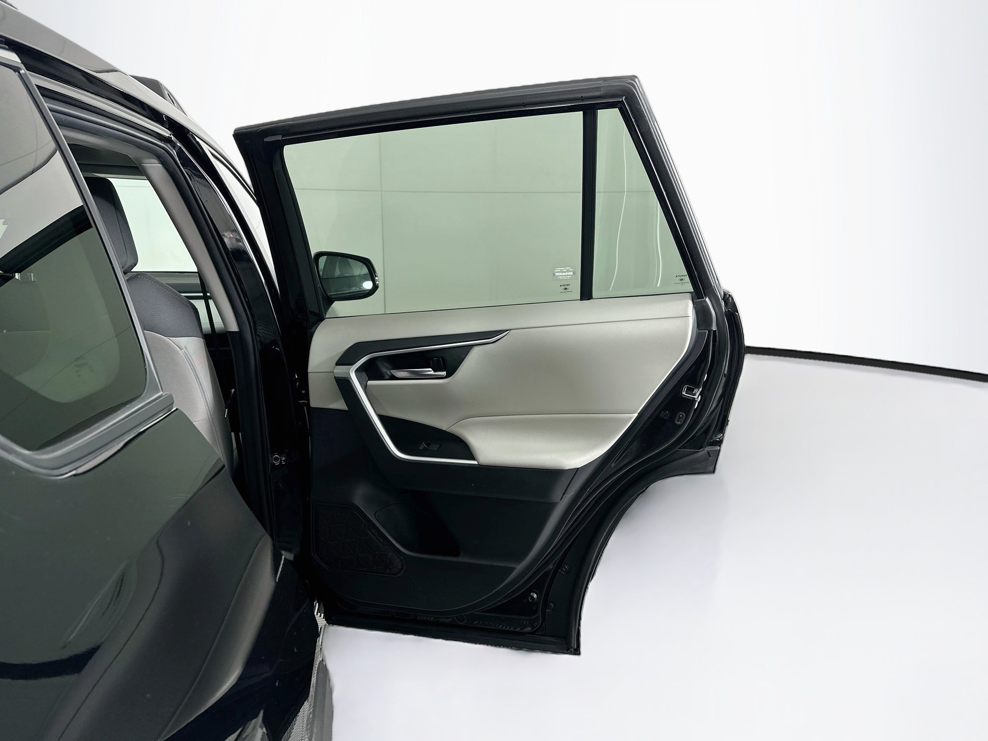 Used 2021 Toyota RAV4 XLE w/ Convenience Package FWD image 32