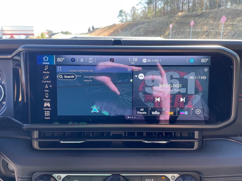 Used 2024 Jeep Wrangler Unlimited Rubicon w/ Technology Group image 16