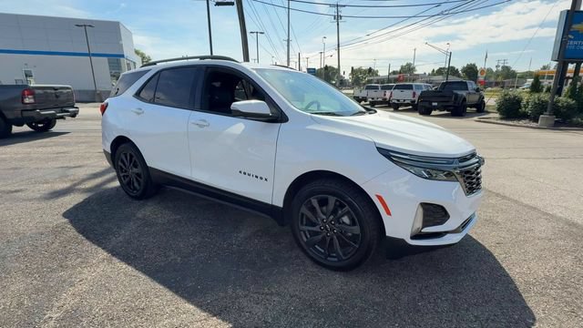 Used 2023 Chevrolet Equinox RS FWD image 2
