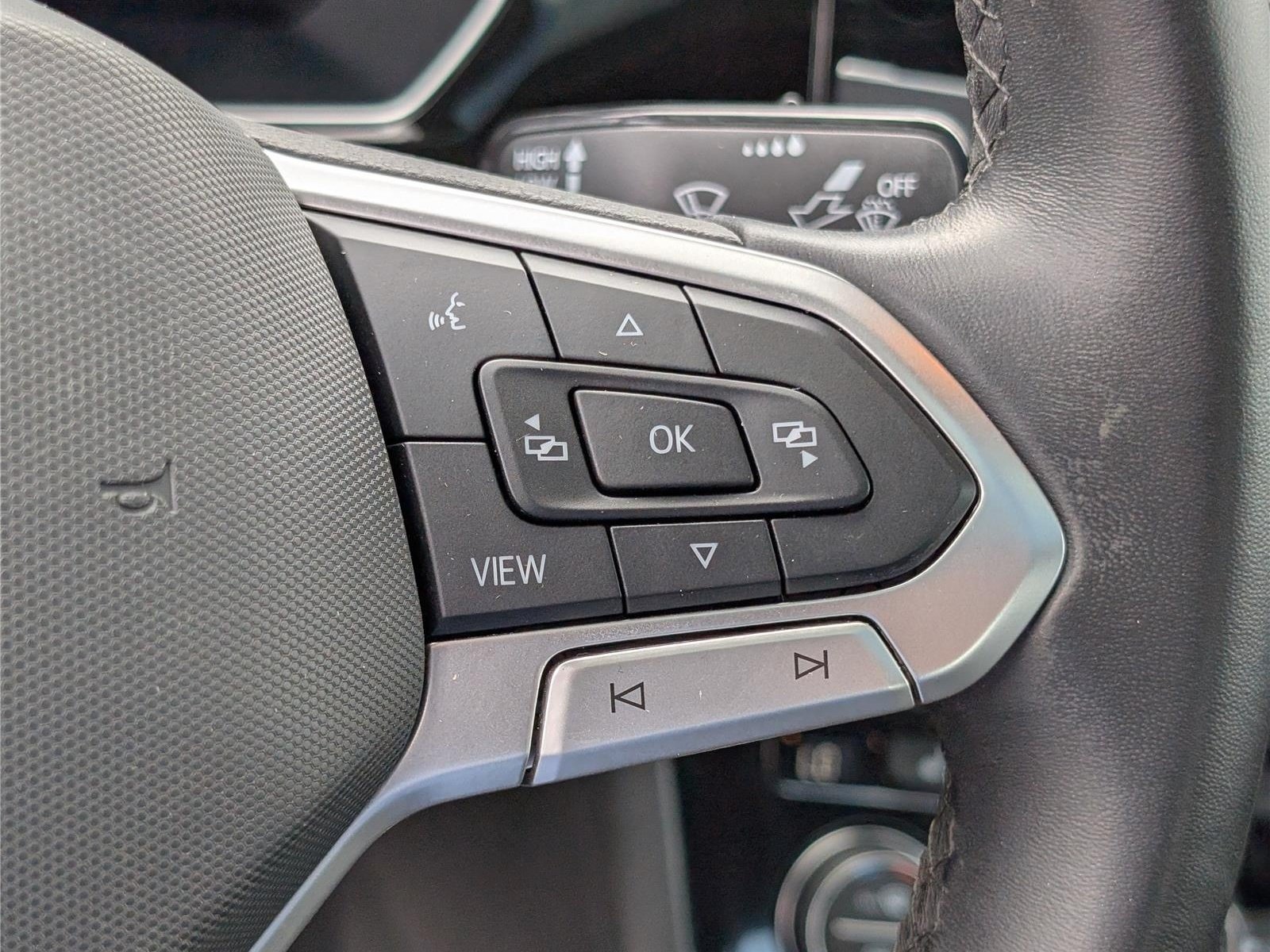 Used 2024 Volkswagen Jetta SE w/ Panoramic Sunroof Package FWD image 23