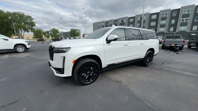 Used 2024 Cadillac Escalade ESV Sport Platinum w/ LPO, ONYX Package AWD/4WD image 4