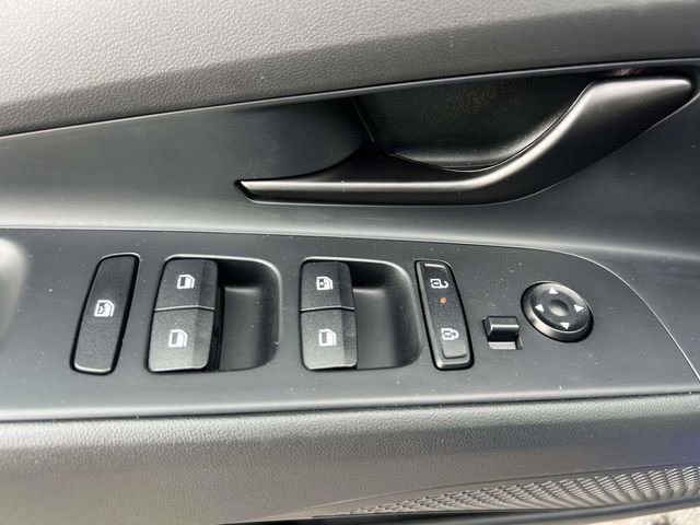 Certified 2025 Hyundai Elantra Sport FWD image 16