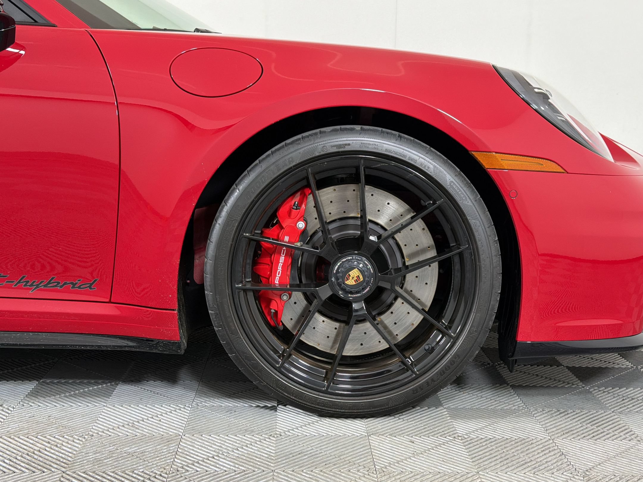 Certified 2025 Porsche 911 Targa 4 GTS AWD/4WD image 15