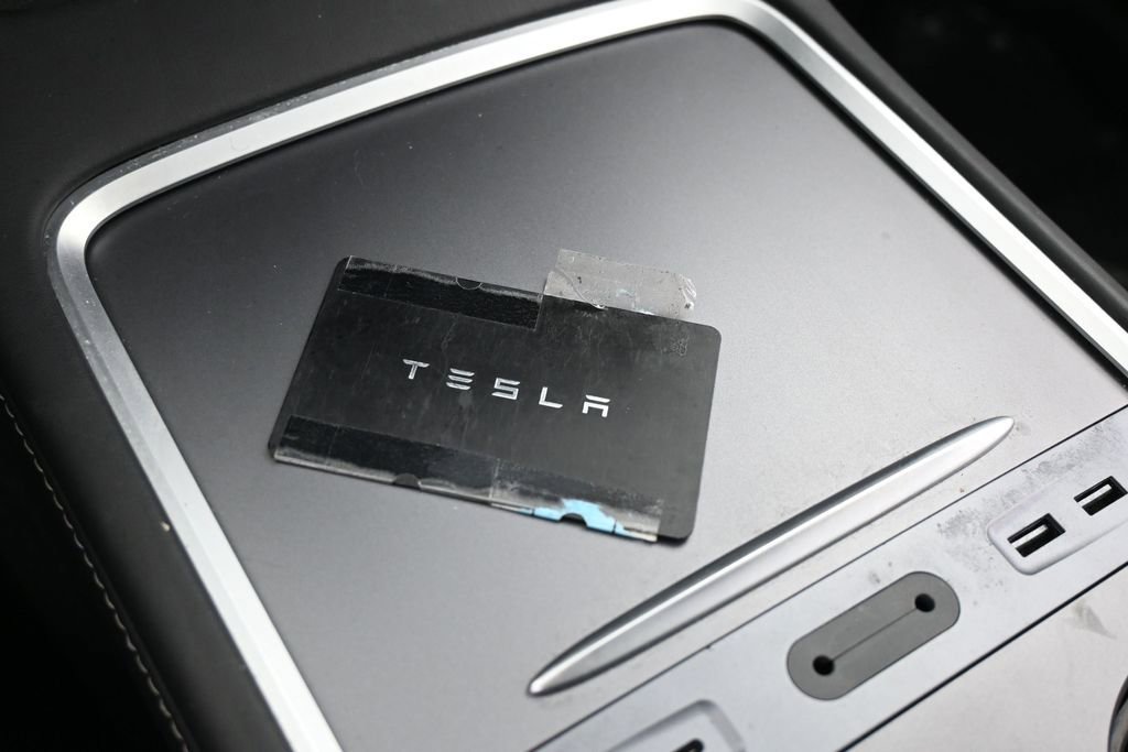 Used 2021 Tesla Model Y Long Range AWD/4WD image 18