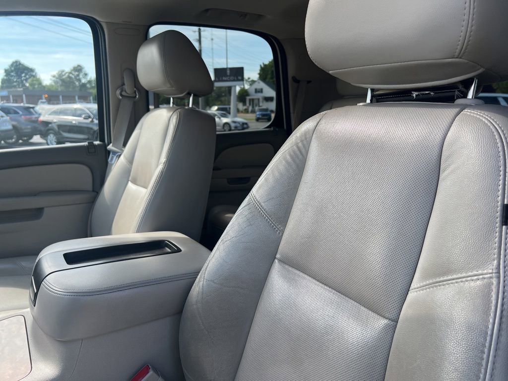 Used 2011 Chevrolet Tahoe LTZ AWD/4WD image 9