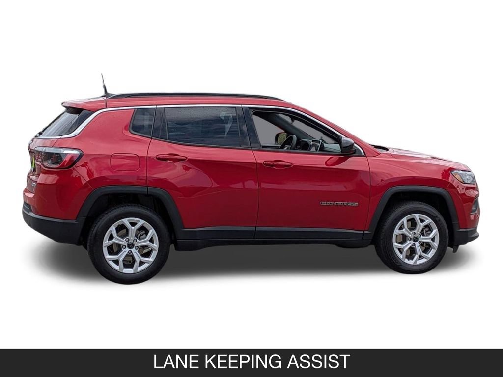 Used 2025 Jeep Compass Latitude AWD/4WD image 6