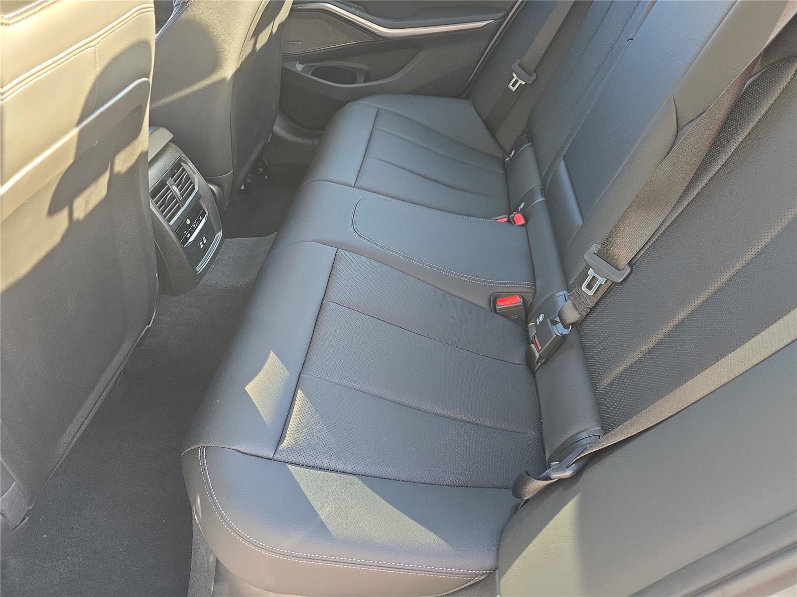 Used 2025 BMW M340i RWD image 11