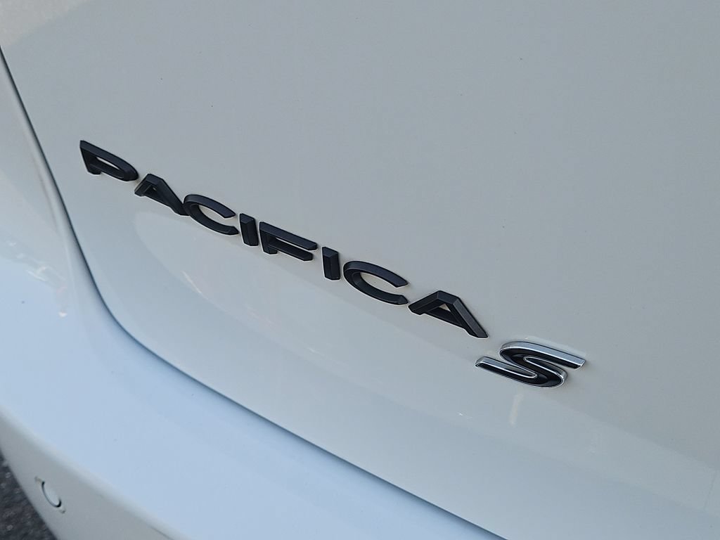 Used 2024 Chrysler Pacifica Limited FWD image 8