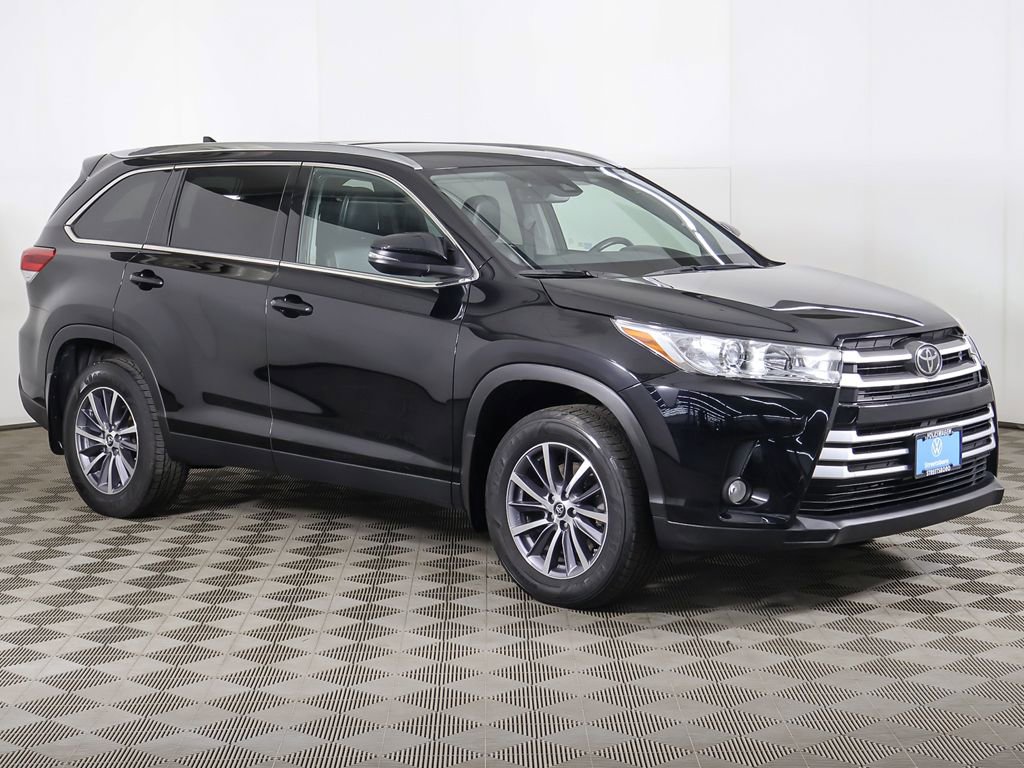 Used 2019 Toyota Highlander XLE AWD/4WD image 2