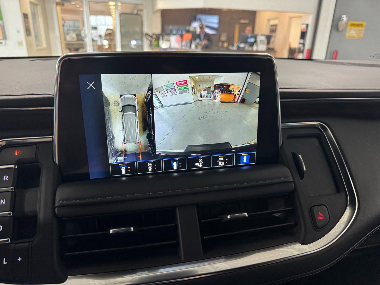 Used 2023 Chevrolet Suburban Z71 w/ Luxury Package AWD/4WD image 27