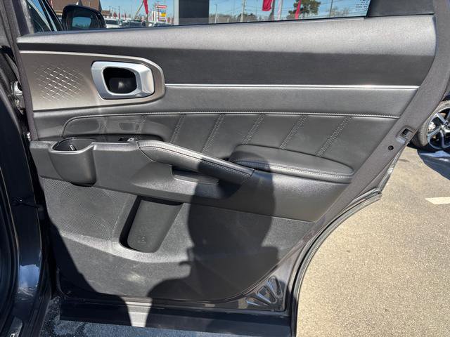 Certified 2022 Kia Sorento SX w/ Panoramic Sunroof Package image 15