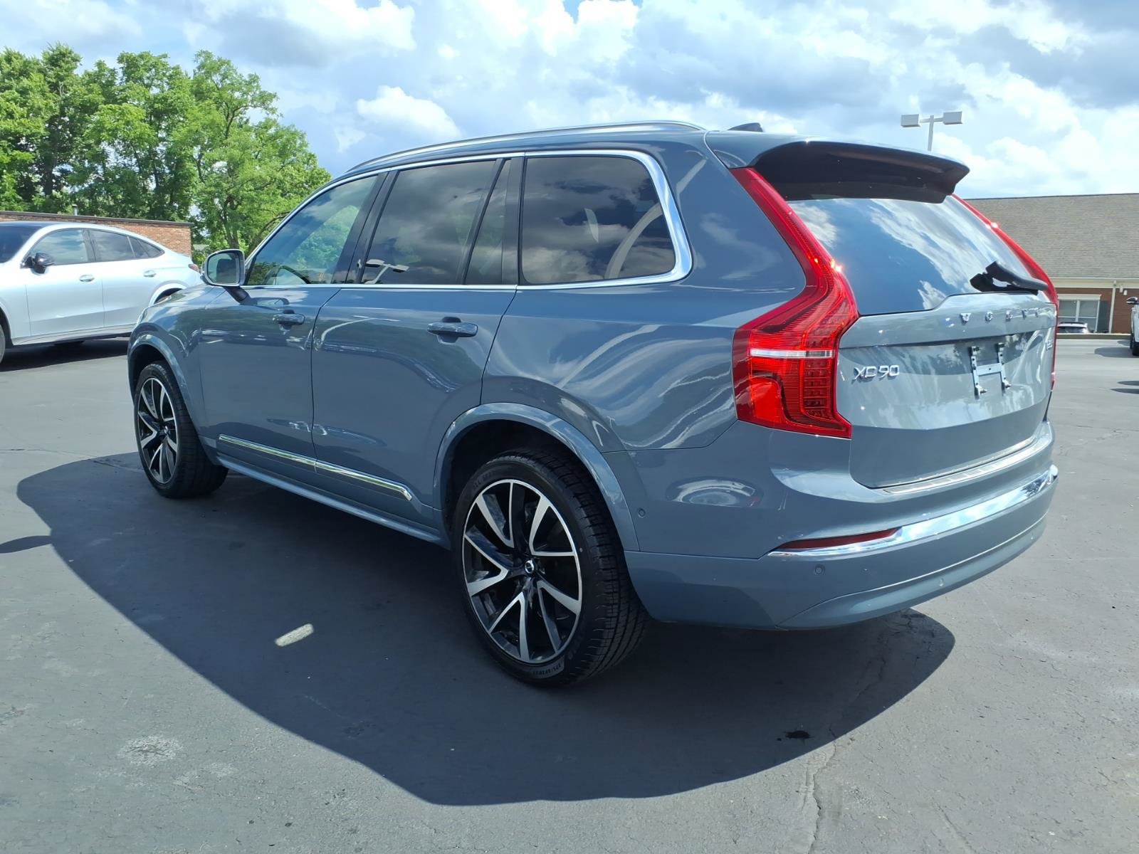Used 2023 Volvo XC90 B5 Plus w/ Protection Package Premier AWD/4WD image 5