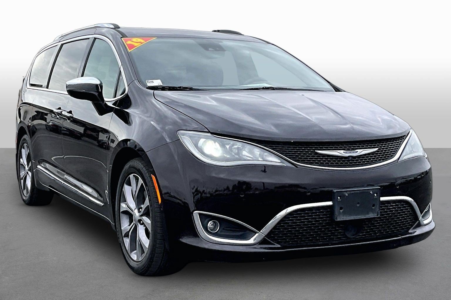 Used 2019 Chrysler Pacifica Limited w/ Advanced Safetytec Group FWD image 10