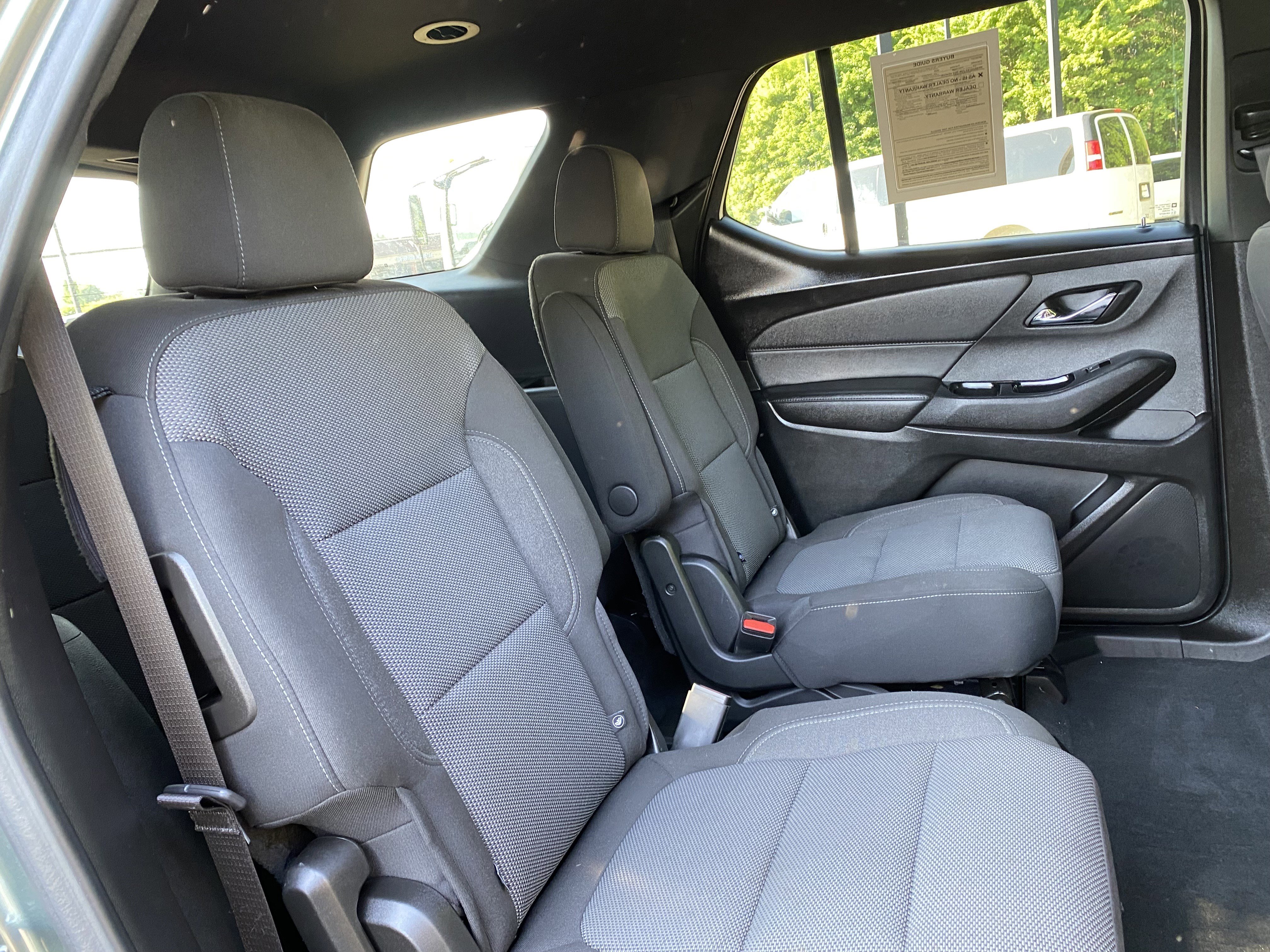 Used 2022 Chevrolet Traverse LT FWD image 35