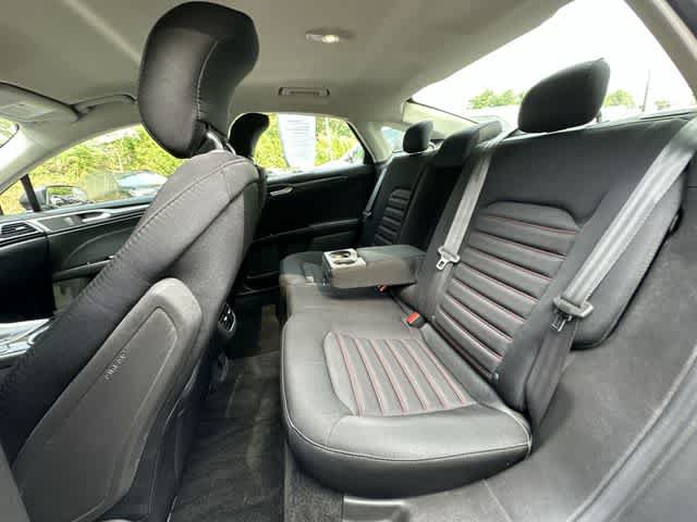 Used 2015 Ford Fusion SE w/ Equipment Group 201A FWD image 15
