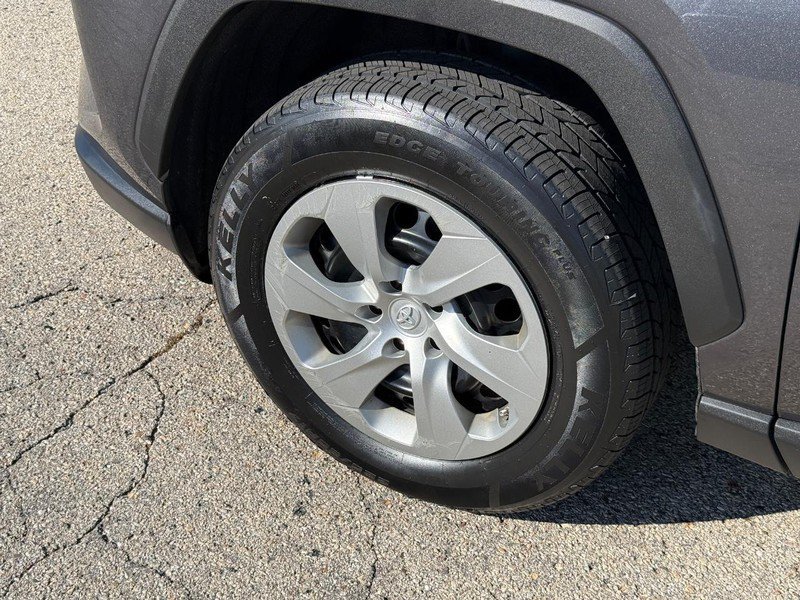 Used 2021 Toyota RAV4 LE AWD/4WD image 10