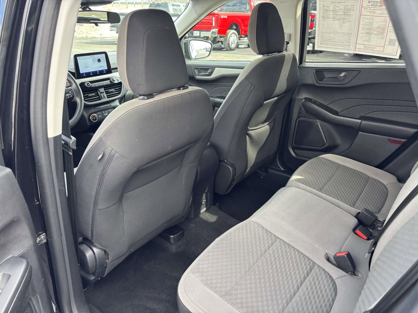 Used 2022 Ford Escape SE w/ SE Sport Appearance Package image 29