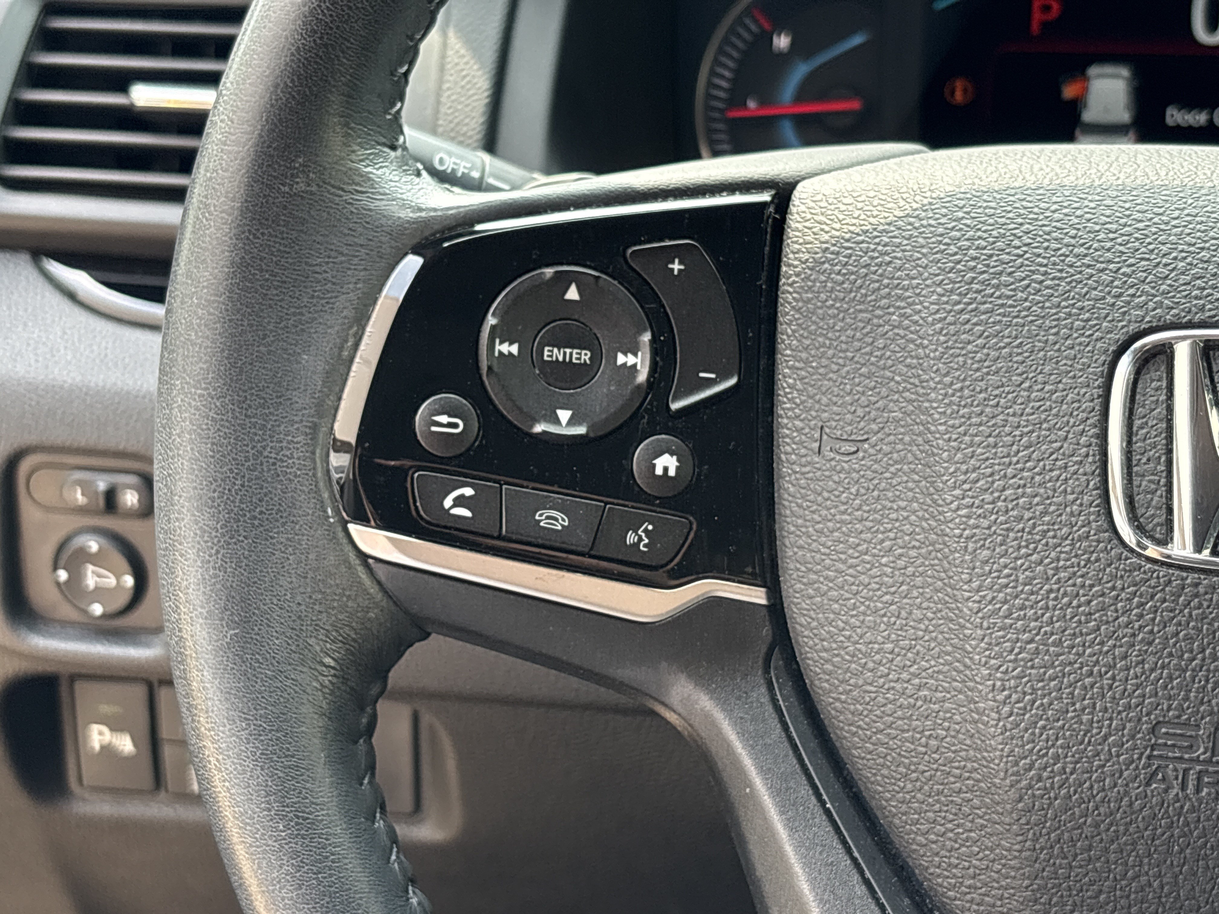 Used 2019 Honda Pilot Touring image 19