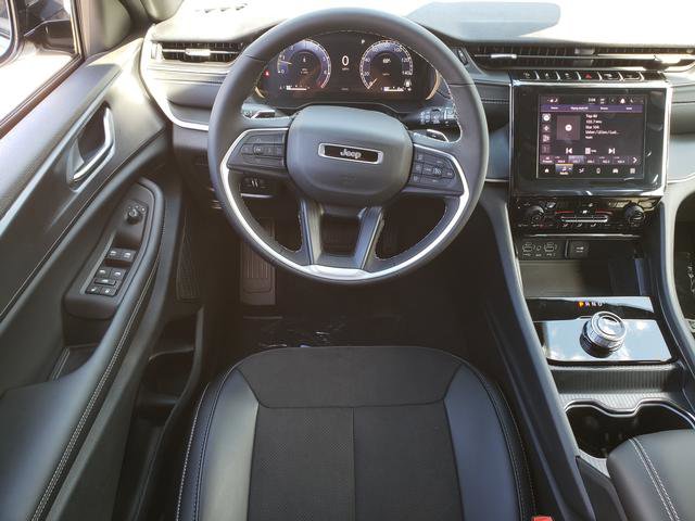 New 2025 Jeep Grand Cherokee Altitude image 12