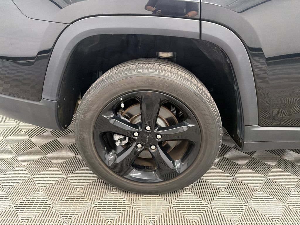 Used 2023 Jeep Grand Cherokee L Laredo RWD image 18