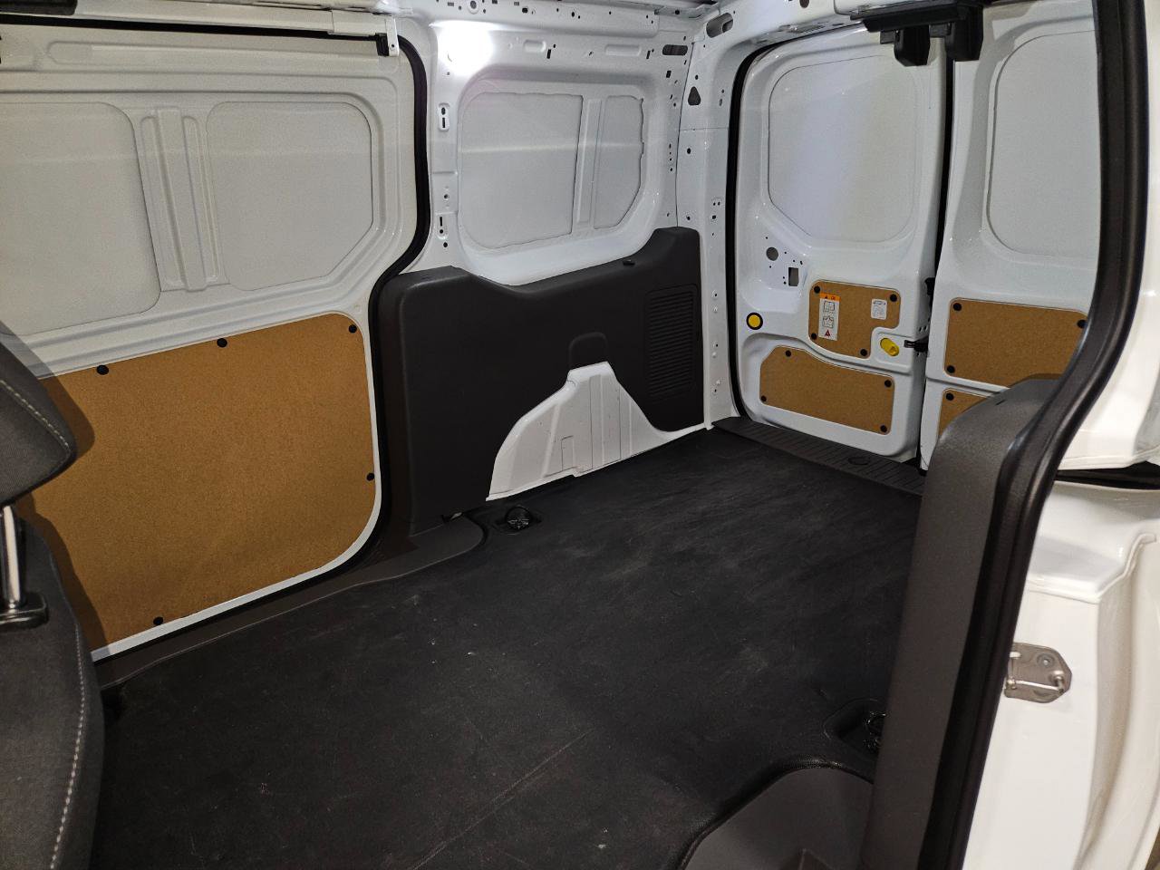 Used 2022 Ford Transit Connect XLT image 4