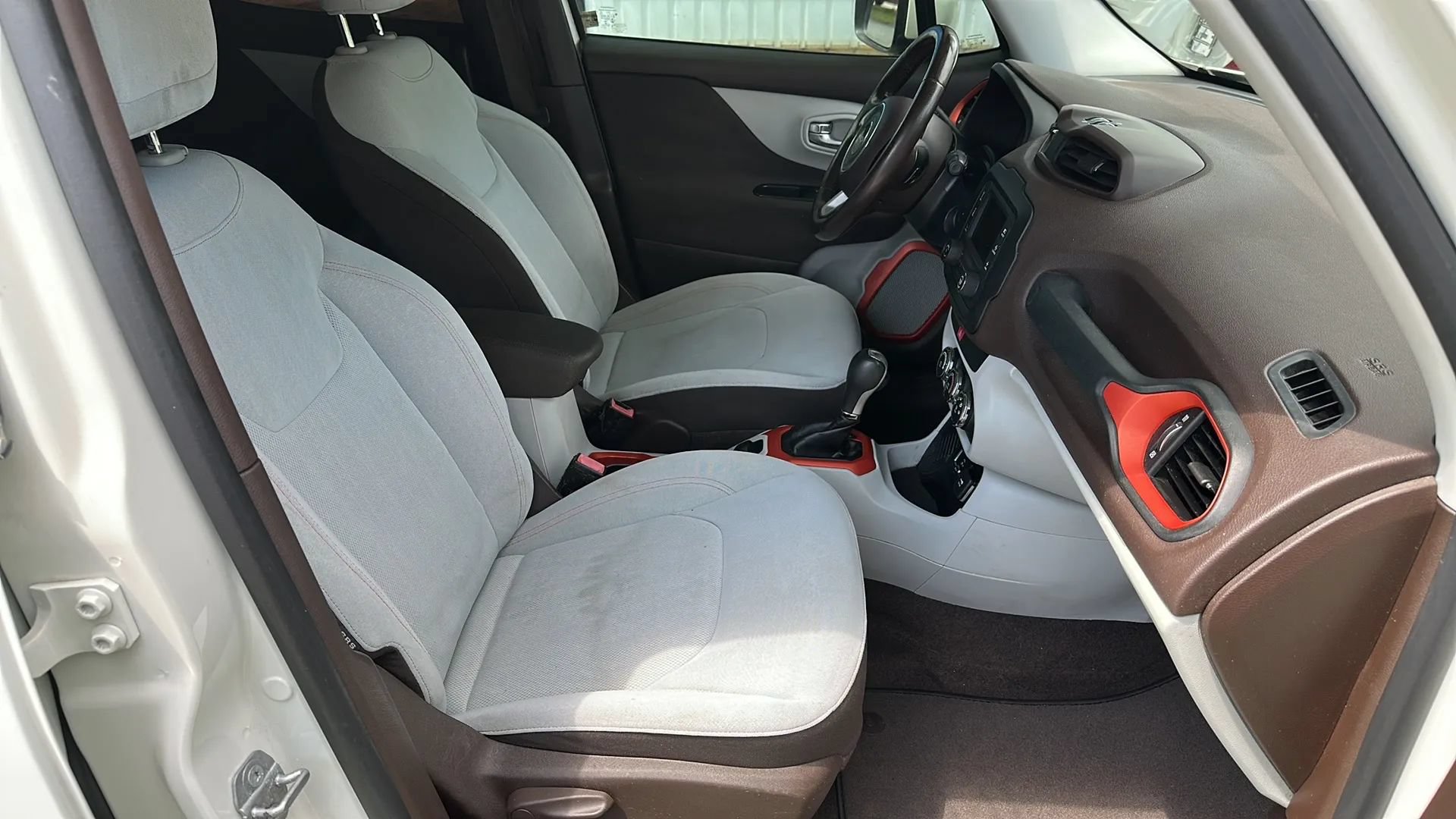 Used 2016 Jeep Renegade Latitude w/ Safety & Security Group FWD image 22
