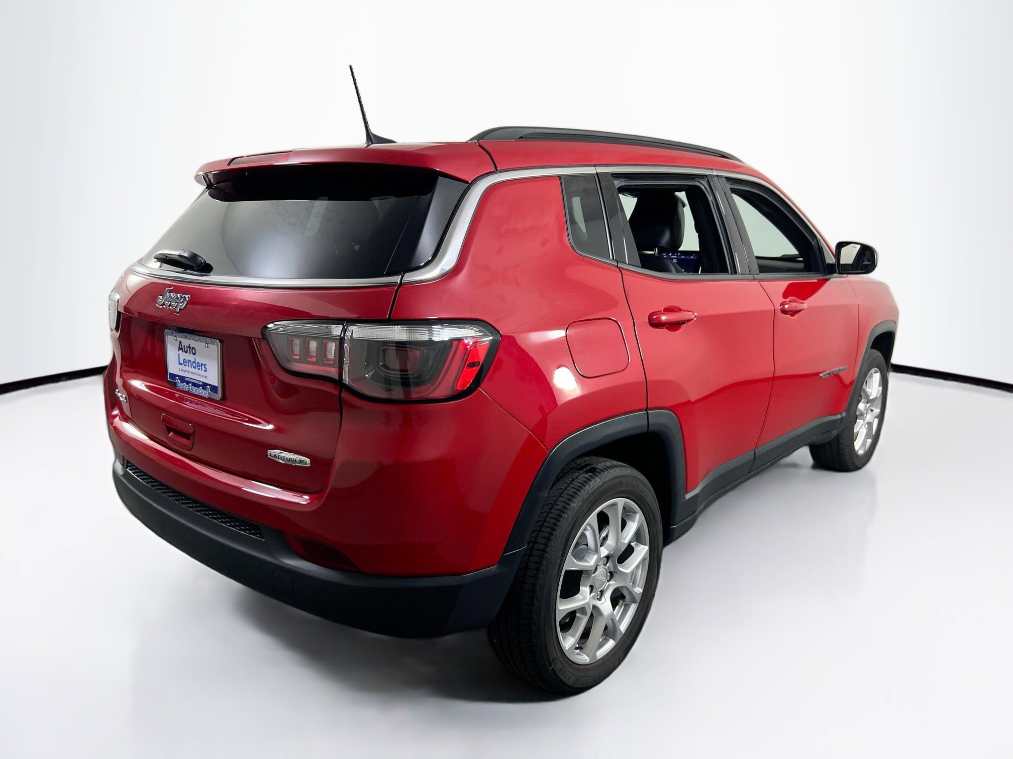 Used 2023 Jeep Compass Latitude image 5