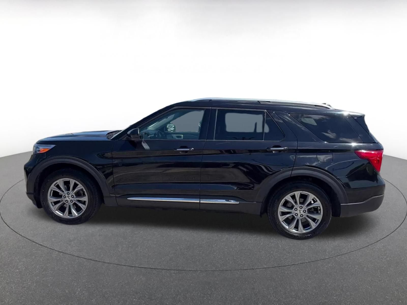 Used 2024 Ford Explorer Limited RWD image 7