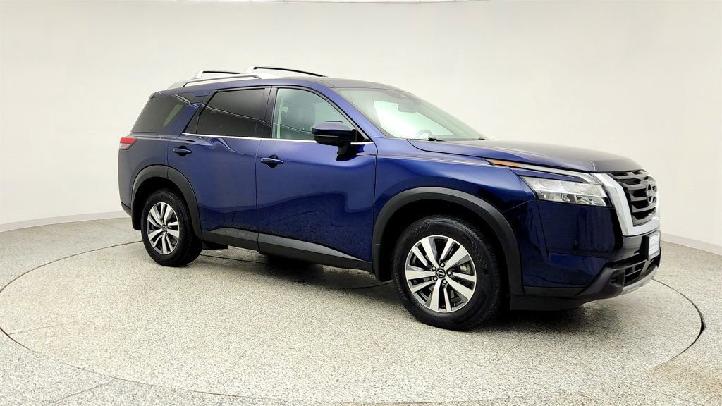 Used 2024 Nissan Pathfinder SL AWD/4WD image 3