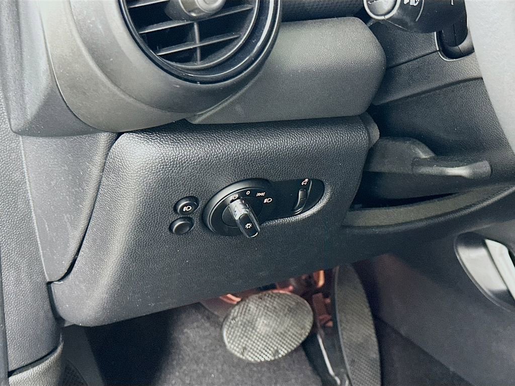 Used 2021 MINI Cooper 2-Door Hardtop w/ Storage Package image 10