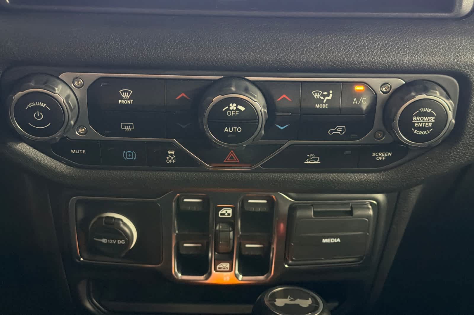 Used 2024 Jeep Wrangler Unlimited AWD/4WD image 20