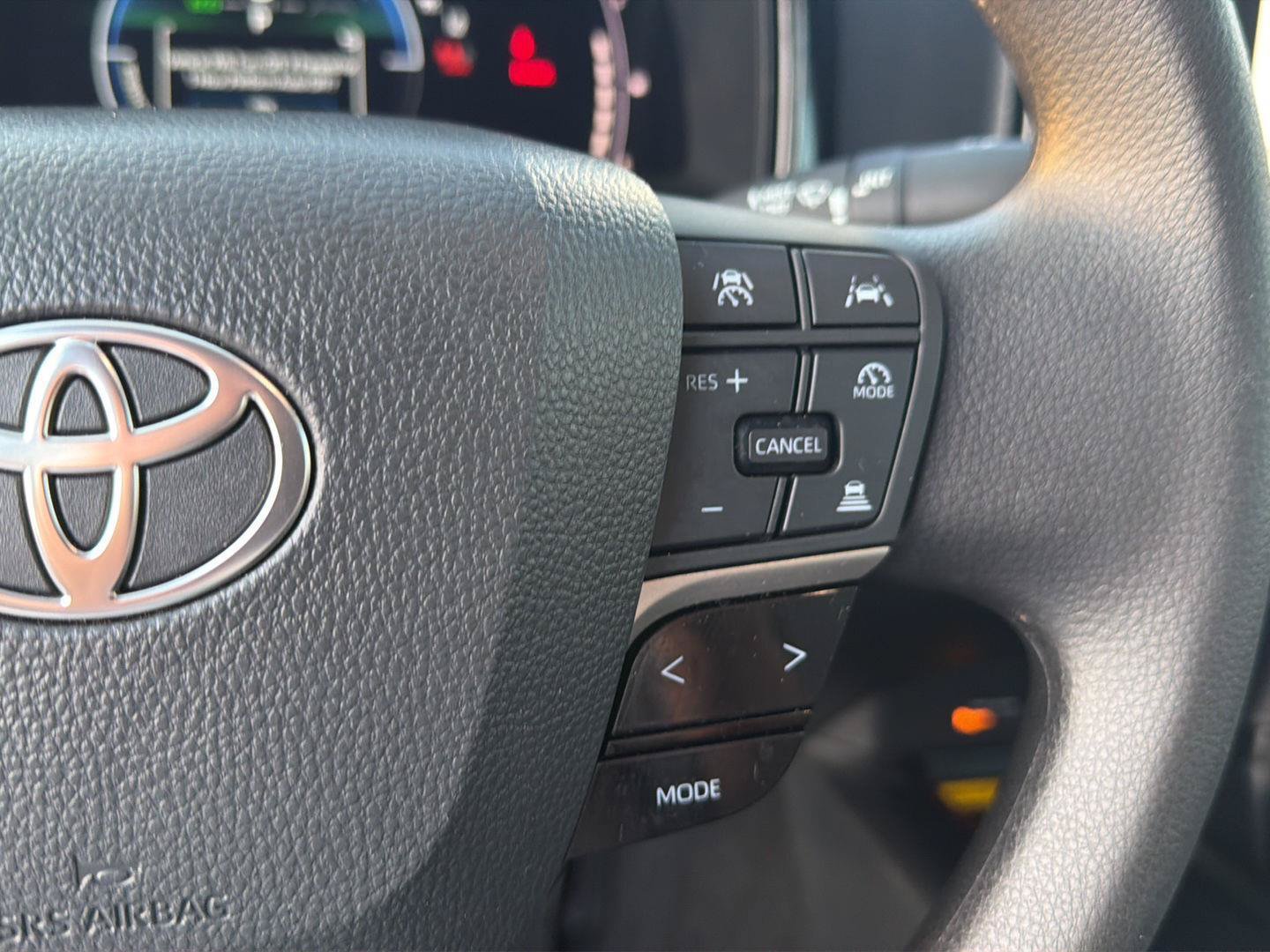Used 2025 Toyota Camry LE w/ Convenience Package FWD image 22