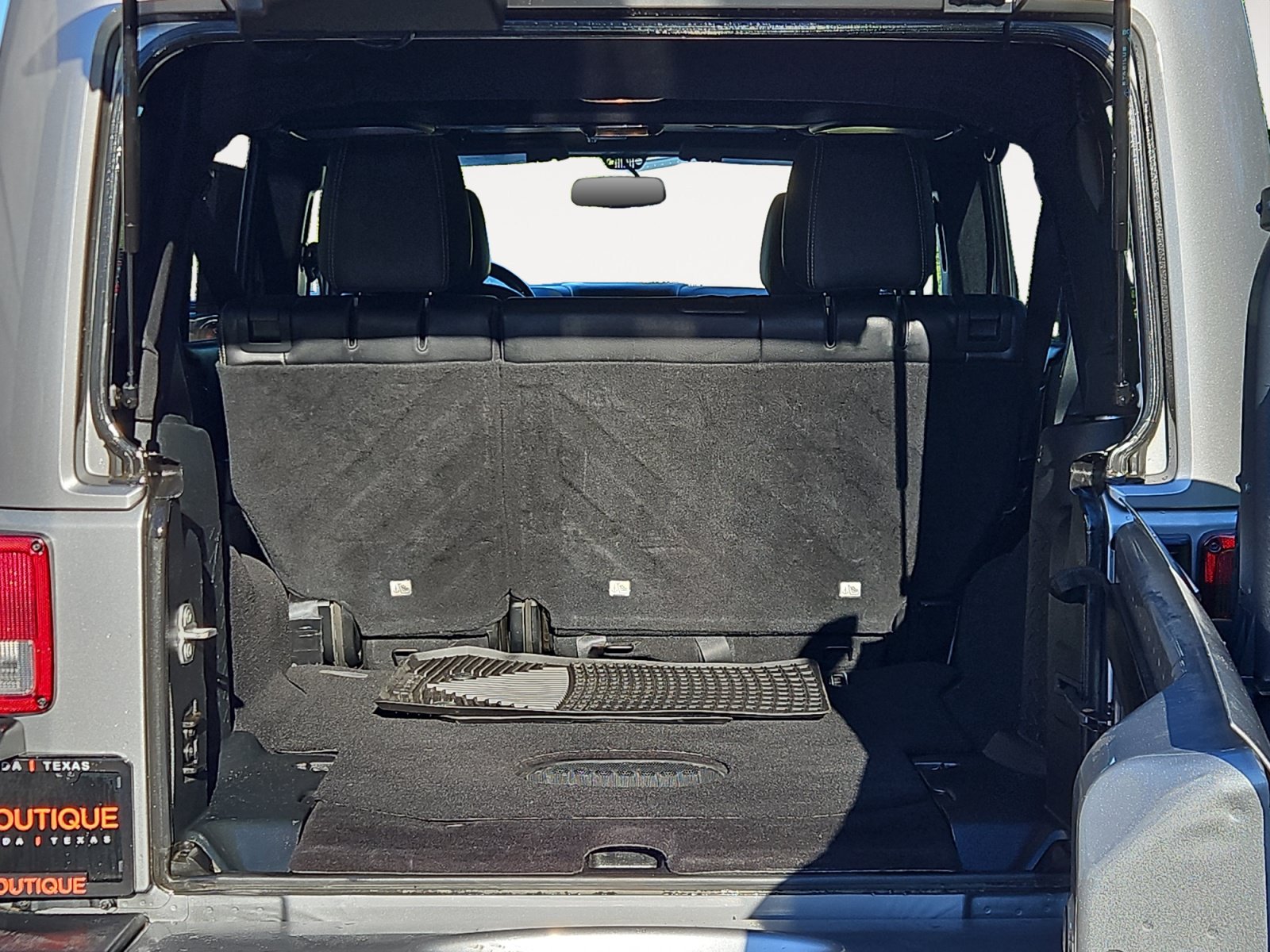 Used 2018 Jeep Wrangler Unlimited Sahara AWD/4WD image 15