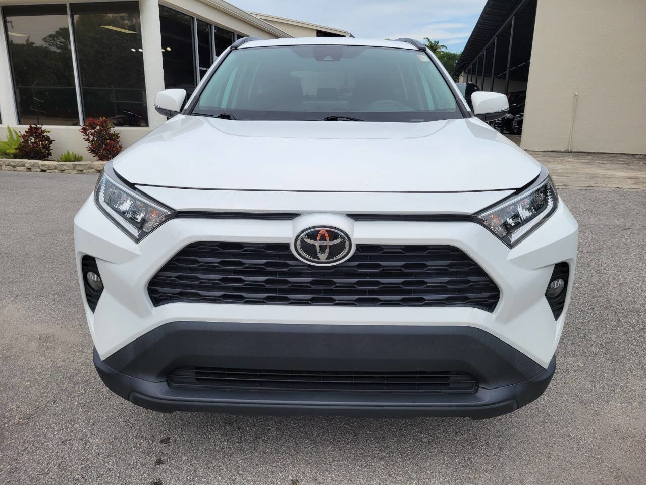 Used 2021 Toyota RAV4 XLE FWD video 2