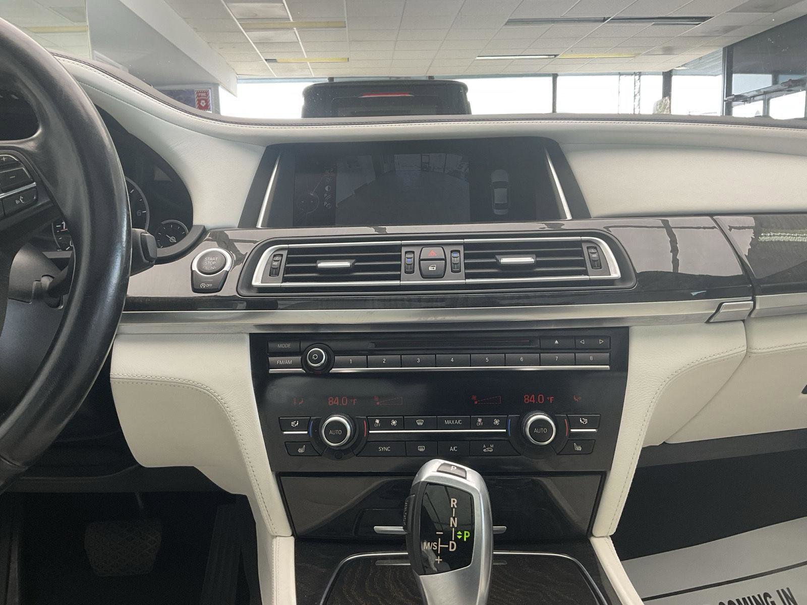Used 2015 BMW 750i xDrive AWD/4WD image 17